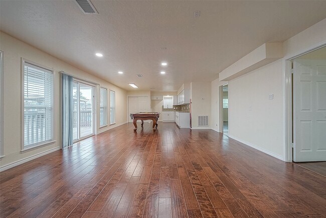 Building Photo - 1407 Tiki Dr