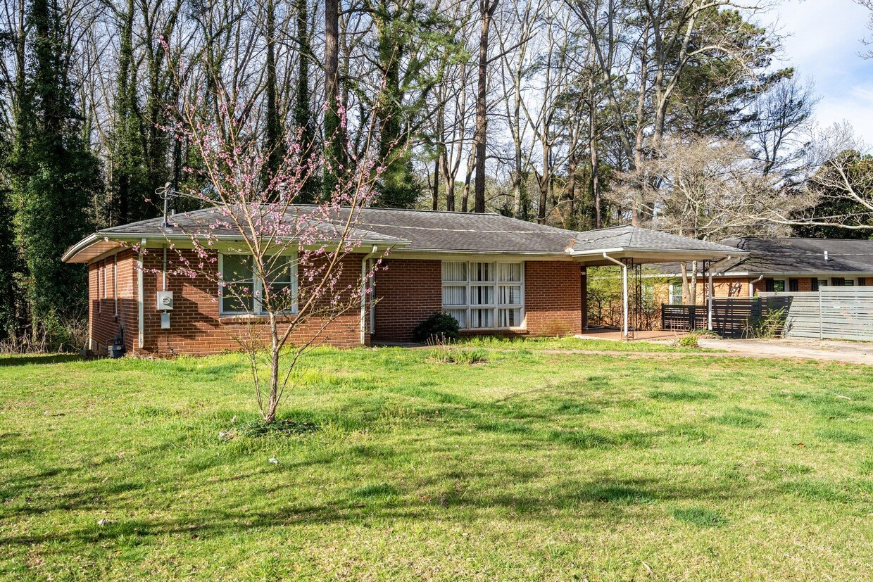 Primary Photo - 3 Bedroom, 2 Bath on large half acre lot n...