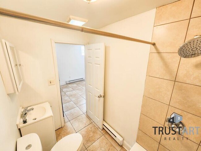 Building Photo - 1 bedroom apartment in Olney Oak lane Phil...