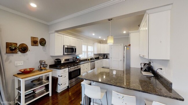 Building Photo - 4 br, 2 bath House - 40 Cushman Ave Spacio...