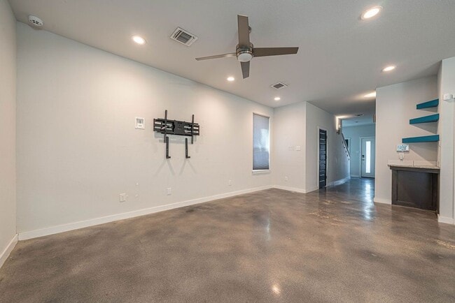 Building Photo - 812 N Gevers St