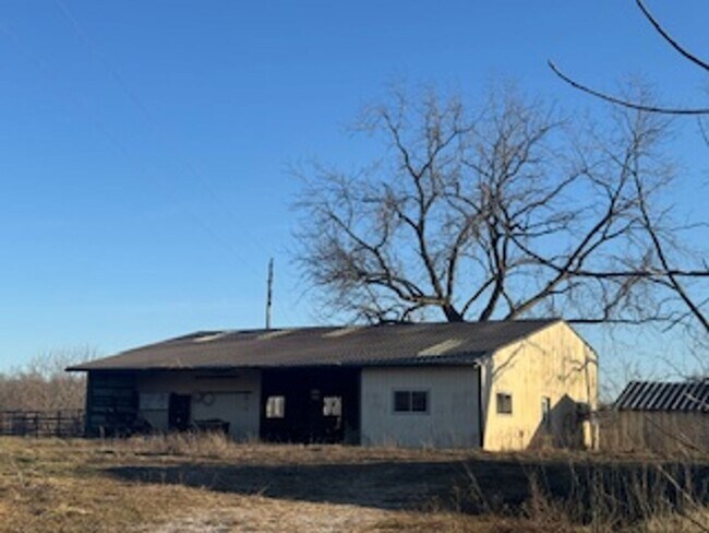 Building Photo - 1 Room efficiency apartment