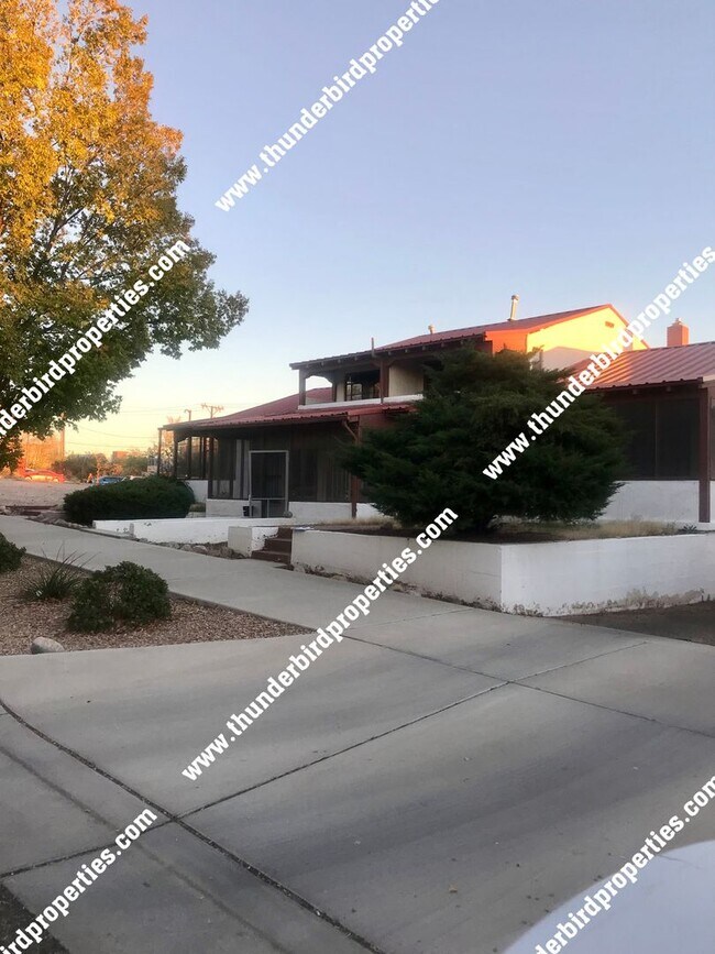Foto del edificio - 1212 Lead Ave SE