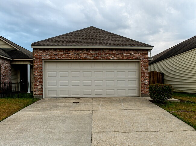 Building Photo - 15022 Rimrock Ct