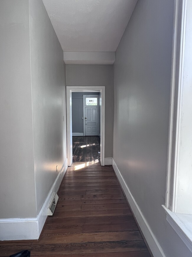 Building Photo - 398 W Race St