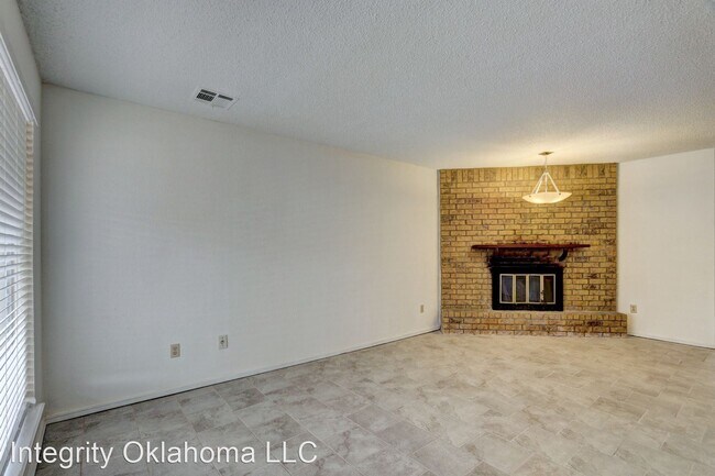 Building Photo - 2 br, 2 bath House - 208 Woodman Dr.