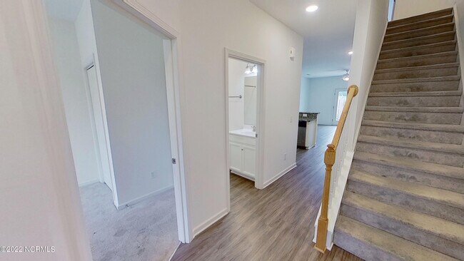 Foto del edificio - 97 Dresser Ln