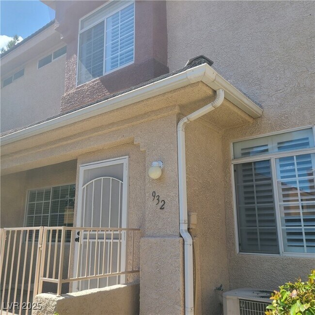 Foto del edificio - 932 Dusty Creek St