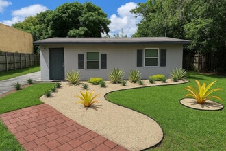 Building Photo - 2009 NW 21st Ave