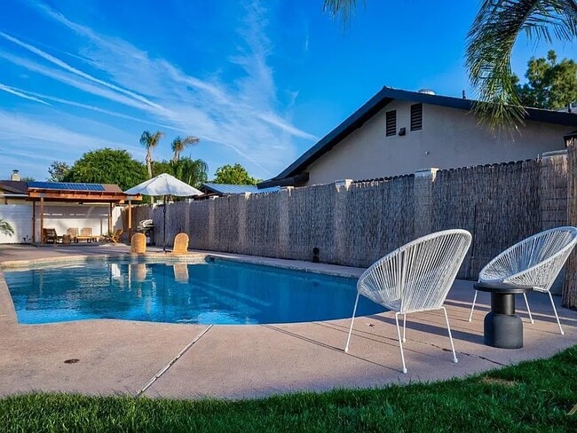 Building Photo - 7413 Saddleback Dr