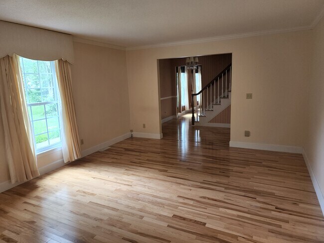 Foto del edificio - 6211 Country Club Rd