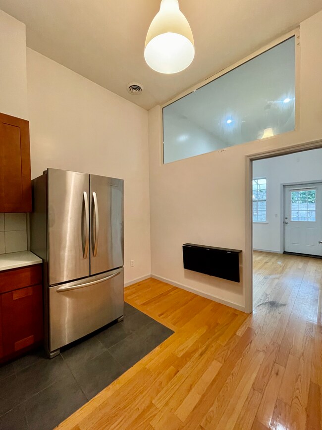 Building Photo - 203 Wilson Ave