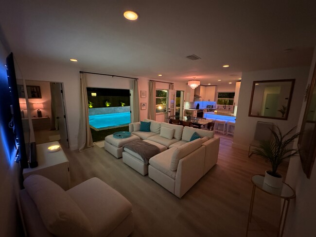 Foto del edificio - 111 N Cirus Ave