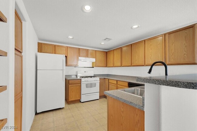 Building Photo - 9580 W Reno Ave