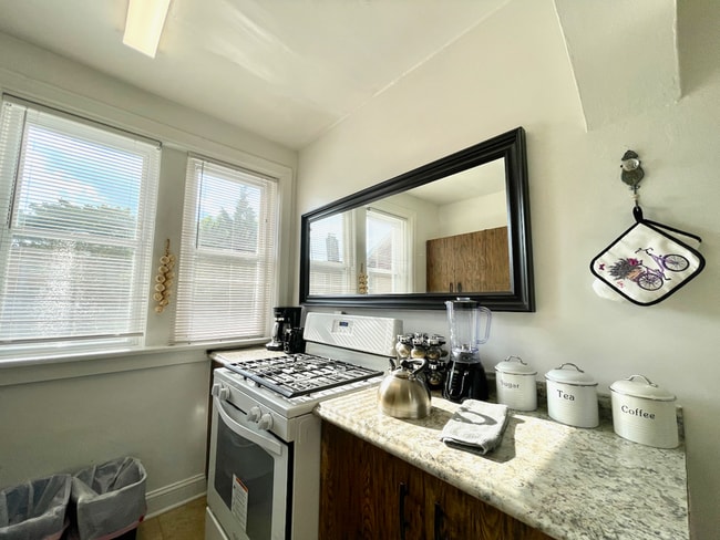 Building Photo - 6653 Berthold Ave