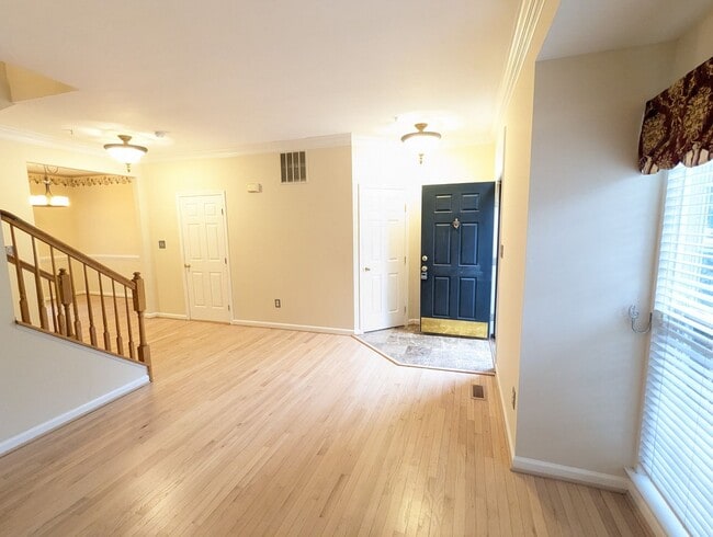 Foto del edificio - Townhome in *OAKDALE school district* ready for you now!