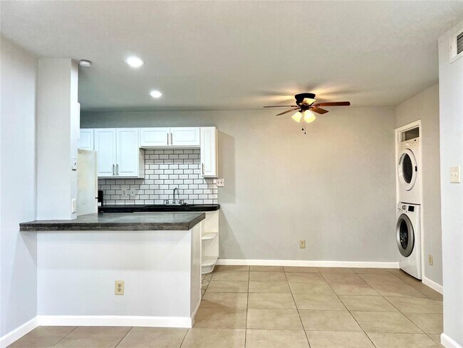 Foto del edificio - 2750 Holly Hall St