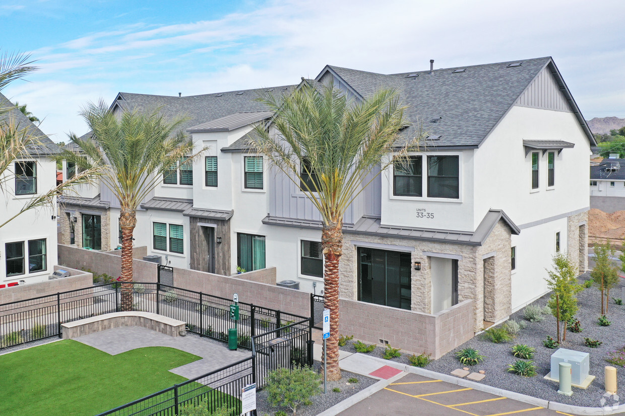 Foto del edificio - Mulberry Park Townhomes