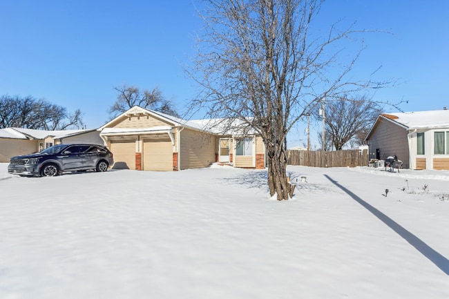 Building Photo - 318 Harvest Ln