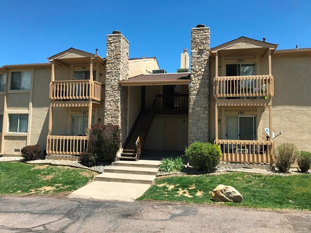 Foto principal - 840 Tenderfoot Hill Rd
