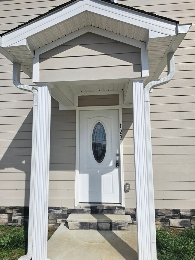 Foto del edificio - FALL MOVE IN SPECIAL!...Adorable Townhome ...