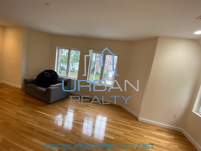 Living Room - 21 Radnor Rd