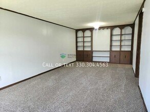 Building Photo - 930 N Ella St