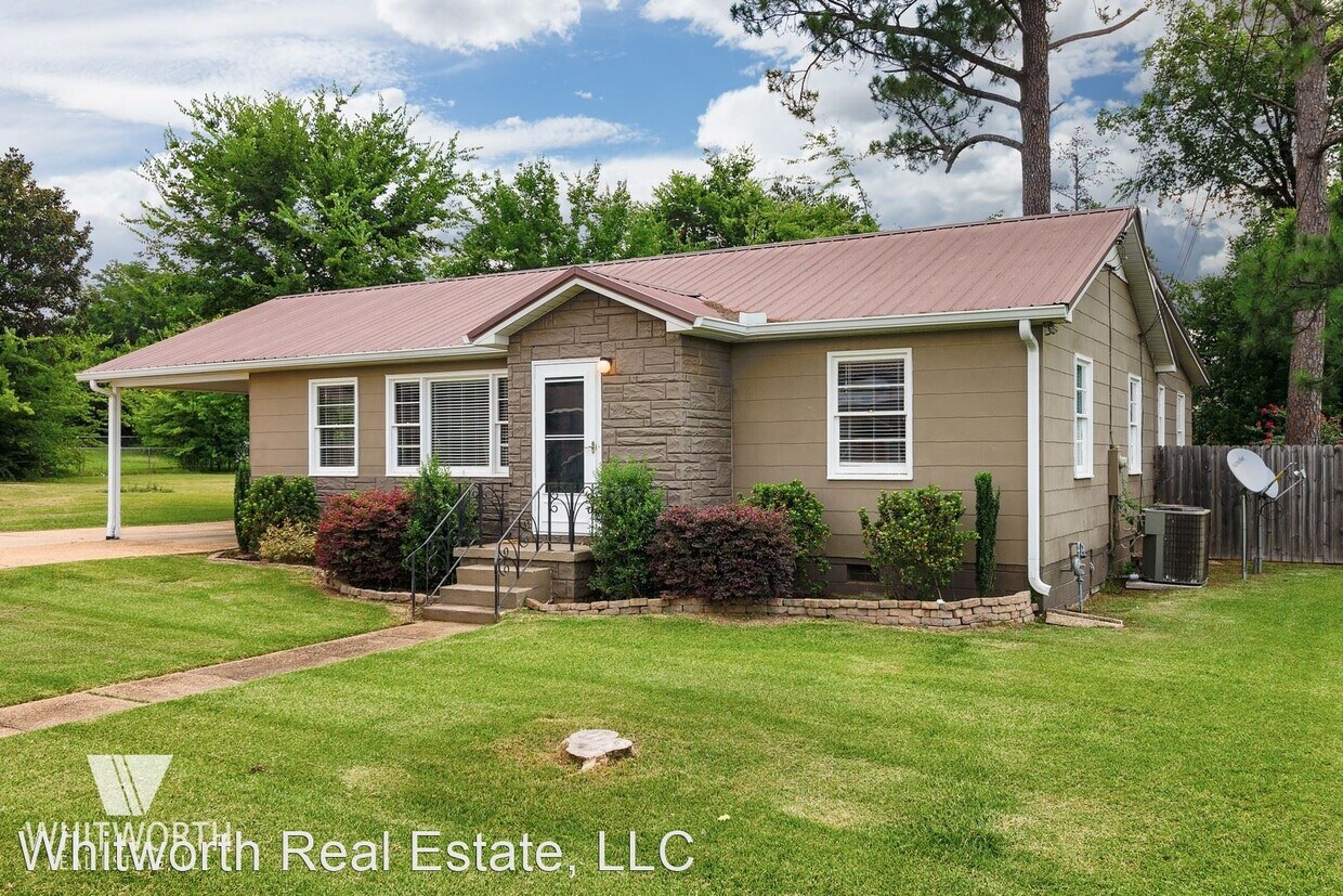 Primary Photo - 3 br, 2 bath House - 2805 6th Ave
