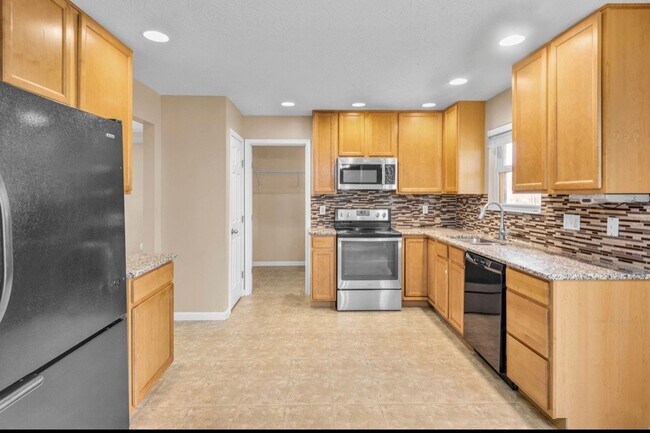 Building Photo - 3077 Cypress Hill Dr