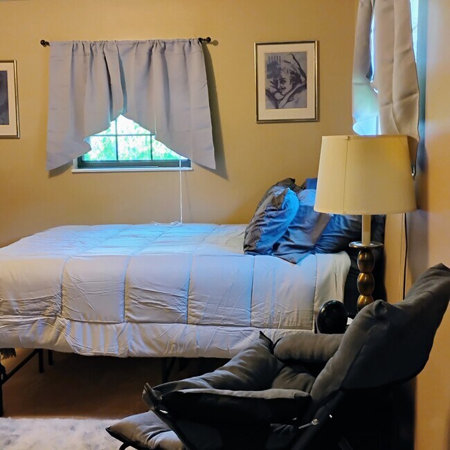 Foto del edificio - 116 Hidden Valley Dr