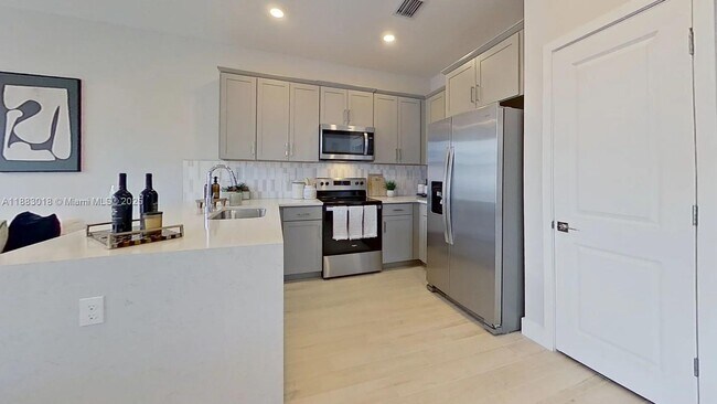 Foto del edificio - 17132 SW 2nd Cir