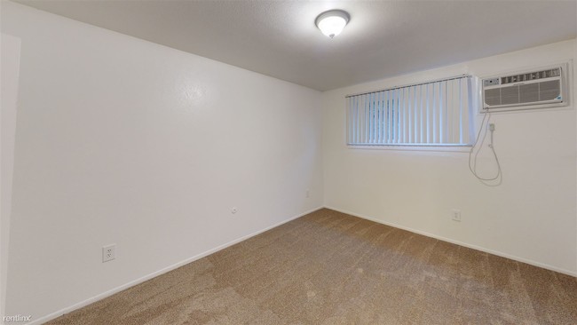 Foto del edificio - 1 br, 1 bath Apartment - 725 Green Rd Apt 511