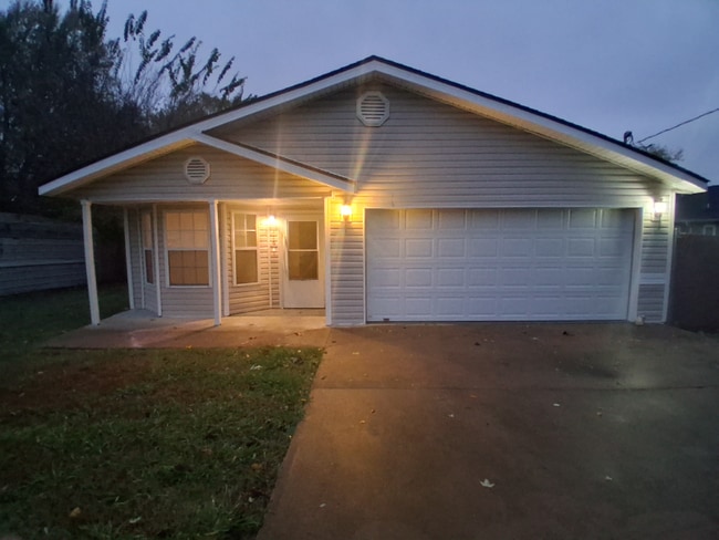 Building Photo - 316 Ewalt Ave