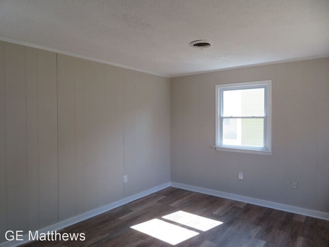 Building Photo - 3 br, 1.5 bath House - 406 E. Westover Avenue