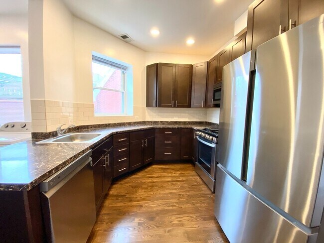 Building Photo - 4500 N Sheridan Rd