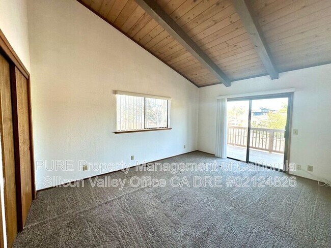 Building Photo - 128 Seacliff Dr