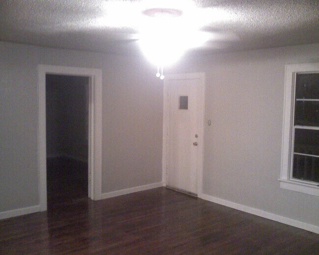 Foto del edificio - 1701 Daniel Dr