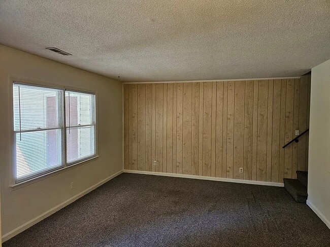 Building Photo - 318 Seminole Trail
