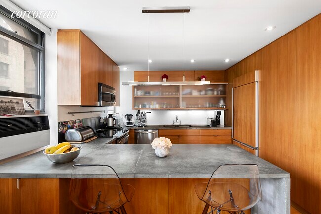 Building Photo - 243 W 98th St