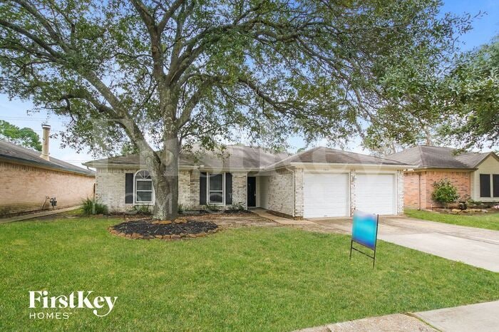 Primary Photo - 7410 Blanco Pines Dr