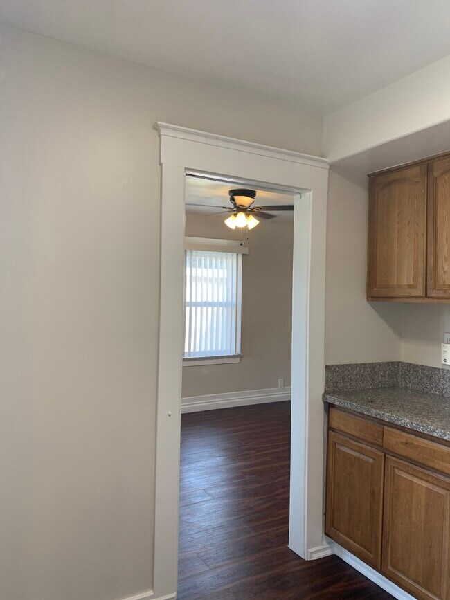 Foto del edificio - 8226 Painter Ave