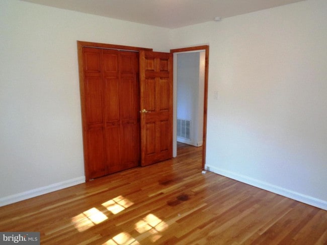 Building Photo - 109 Deep Dale Dr