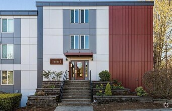 Building Photo - 3661 Phinney Ave N