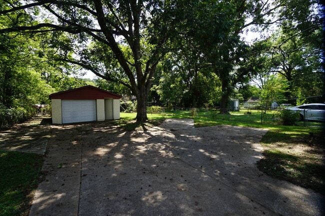 Building Photo - 7223 1st Ave S