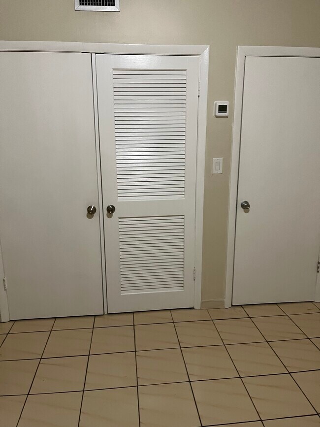 Building Photo - 460 NW 48th Ct