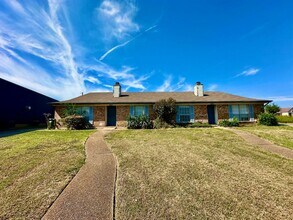 Building Photo - 605-607 Connie Dr