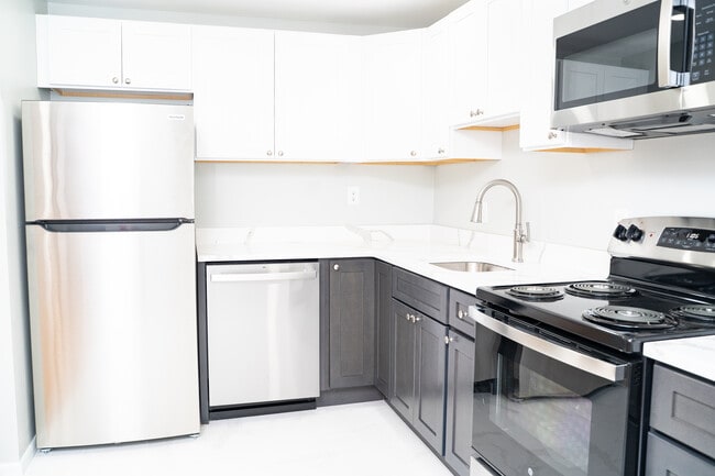 Building Photo - Kenmore Apartments