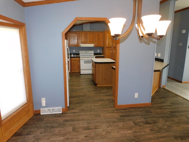 Building Photo - 12826 Oakwood Trl SW