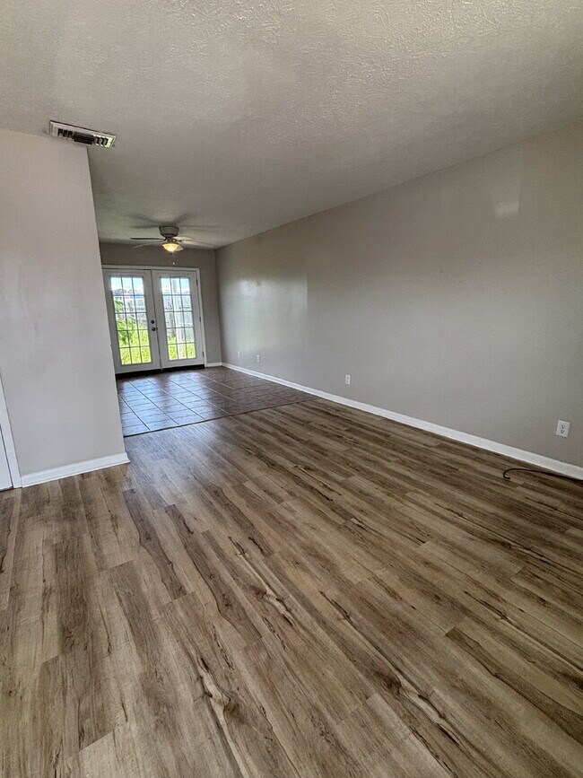 Foto del edificio - "Cozy Coastal Living: Charming 2-Bed, 1.5 Bath Retreat on Beach Drive, Panama City Beach!"