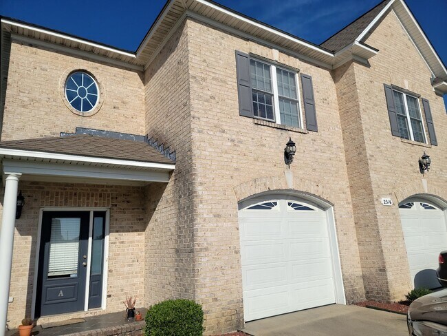 Building Photo - 2316 Dovedale Dr